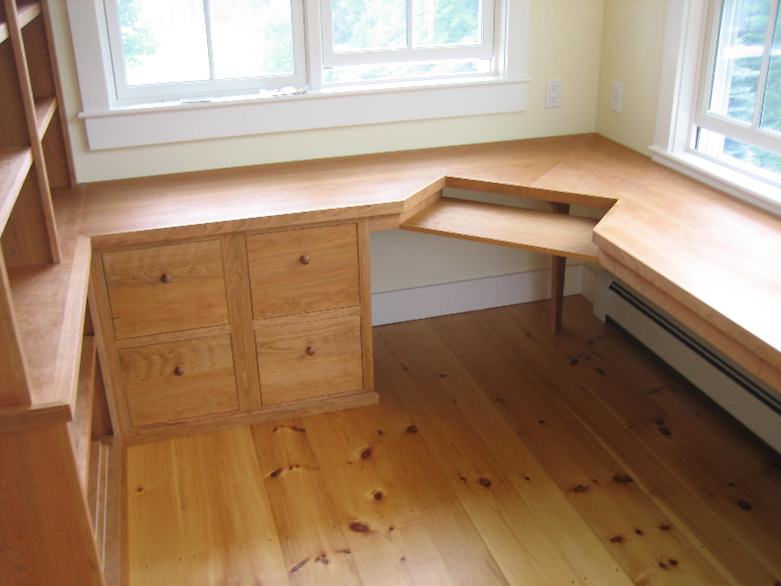 Custom Computer Desk - Custom Cabinetry Furniture and Woodworking